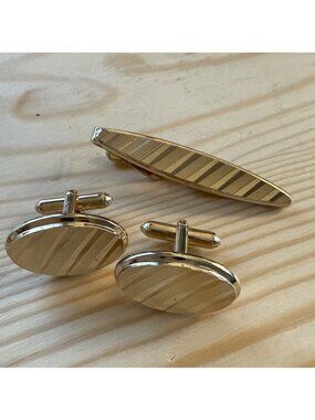 Vintage Gold Tone Swank Tie Clip Cufflinks Set Oval Textured Mens Accessories